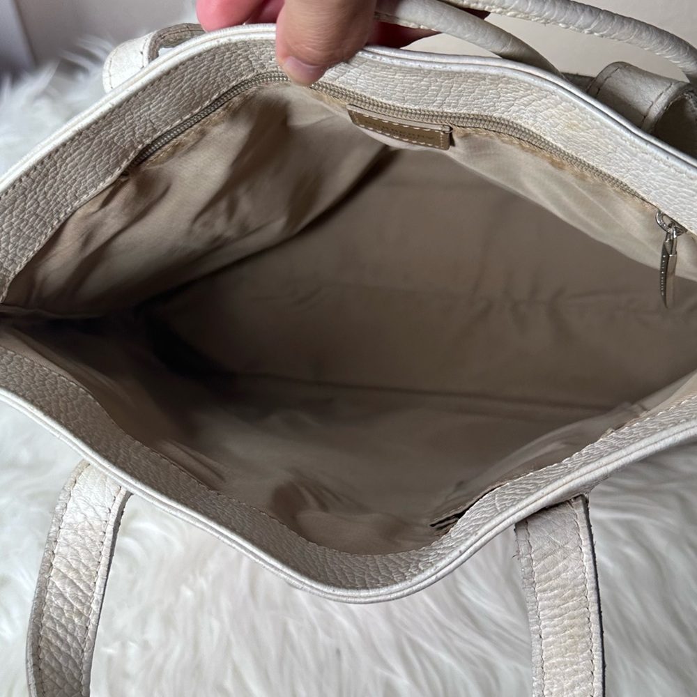 Elegant Burberry White Leather Tote Bag - Picture 12 of 16
